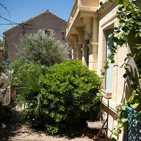 Maison Pelissier With Sweeming Pool לינה וארוחת בוקר *